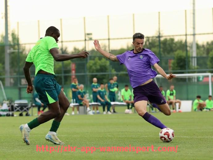 完美体育官方入口-世俱杯场边花絮珍贵照片合集：球员幕后瞬间抢先看